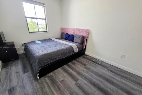 Снять в аренду таунхаус в Майами, Флорида 3 спальни, 169.73м2, № 1947841 - фото 23