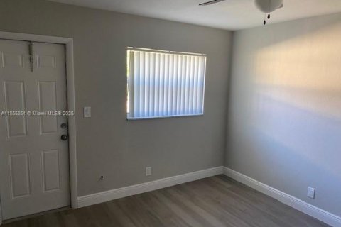 Propiedad comercial en venta en Fort Lauderdale, Florida, 283.07 m2 № 1887682 - foto 11