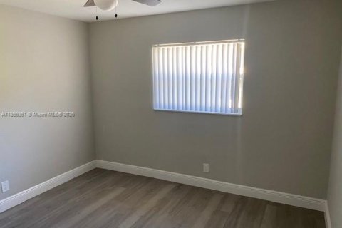 Propiedad comercial en venta en Fort Lauderdale, Florida, 283.07 m2 № 1887682 - foto 8