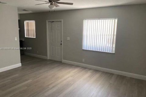 Propiedad comercial en venta en Fort Lauderdale, Florida, 283.07 m2 № 1887682 - foto 5