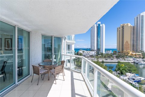 Condo in Sunny Isles Beach, Florida, 2 bedrooms  № 1860045 - photo 10