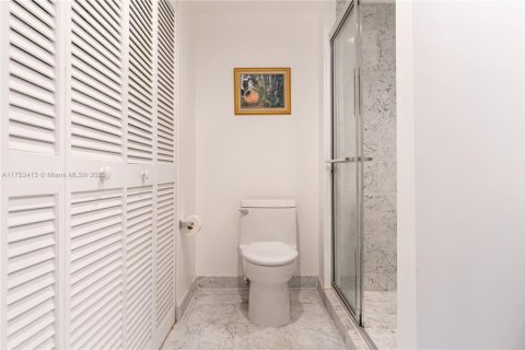 Condo in Sunny Isles Beach, Florida, 2 bedrooms  № 1860045 - photo 27