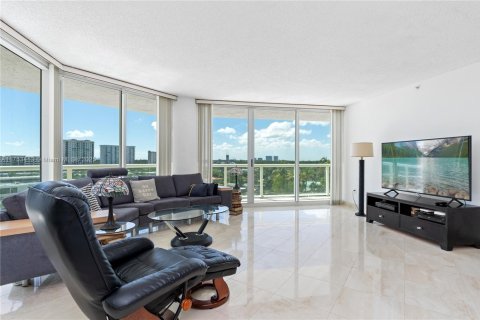 Condo in Sunny Isles Beach, Florida, 2 bedrooms  № 1860045 - photo 15