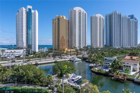 Condo in Sunny Isles Beach, Florida, 2 bedrooms  № 1860045 - photo 3