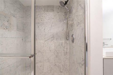 Condo in Sunny Isles Beach, Florida, 2 bedrooms  № 1860045 - photo 28