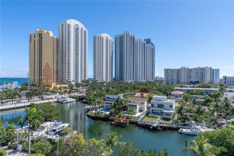 Condo in Sunny Isles Beach, Florida, 2 bedrooms  № 1860045 - photo 7