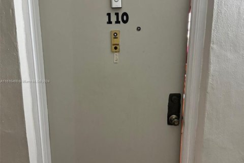 Copropriété à vendre à Lauderhill, Floride: 2 chambres, 91.04 m2 № 1978223 - photo 2