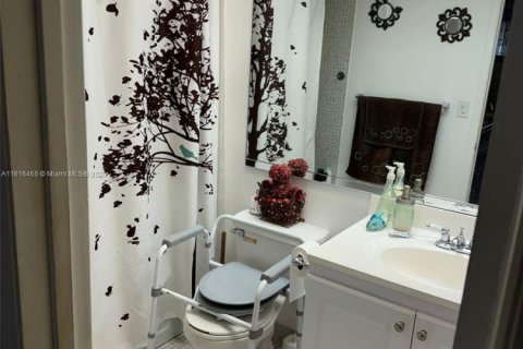 Copropriété à vendre à Lauderhill, Floride: 2 chambres, 91.04 m2 № 1978223 - photo 10