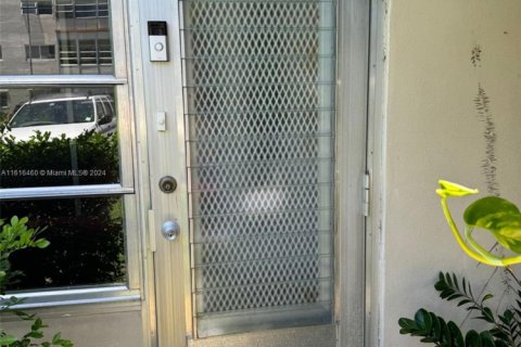 Copropriété à vendre à Lauderhill, Floride: 2 chambres, 91.04 m2 № 1978223 - photo 3