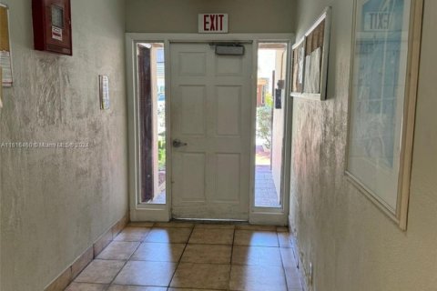 Copropriété à vendre à Lauderhill, Floride: 2 chambres, 91.04 m2 № 1978223 - photo 14