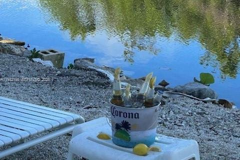 House in Big Pine Key, Florida 2 bedrooms, 107.02 sq.m. № 1999079 - photo 3