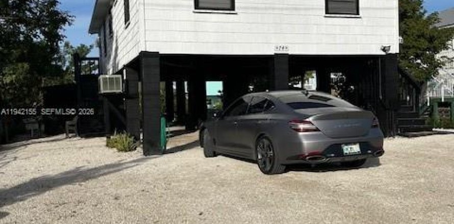 House in Big Pine Key, Florida 2 bedrooms, 107.02 sq.m. № 1999079