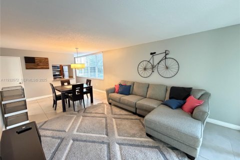 Condominio en alquiler en Davie, Florida, 2 dormitorios, 87.33 m2 № 1991057 - foto 5