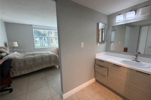 Condominio en alquiler en Davie, Florida, 2 dormitorios, 87.33 m2 № 1991057 - foto 23
