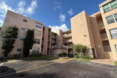 Condominio en alquiler en Davie, Florida, 2 dormitorios, 87.33 m2 № 1991057 - foto 1