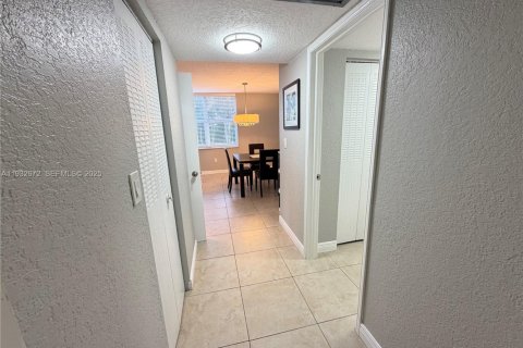 Condominio en alquiler en Davie, Florida, 2 dormitorios, 87.33 m2 № 1991057 - foto 2
