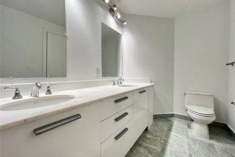 Condominio en alquiler en Miami, Florida, 2 dormitorios, 118.73 m2 № 1979327 - foto 11