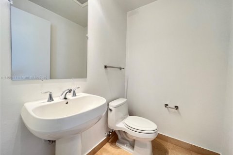 Condominio en alquiler en Miami, Florida, 2 dormitorios, 118.73 m2 № 1979327 - foto 8