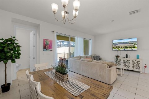 Touwnhouse à vendre à Kissimmee, Floride: 5 chambres, 212.1 m2 № 2437189 - photo 9