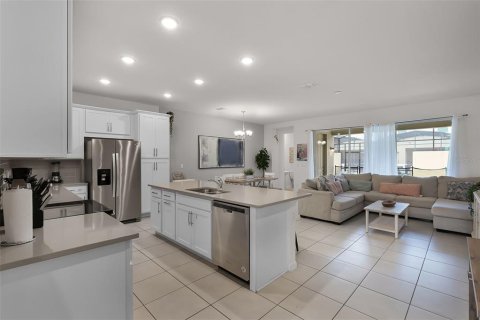 Touwnhouse à vendre à Kissimmee, Floride: 5 chambres, 212.1 m2 № 2437189 - photo 6