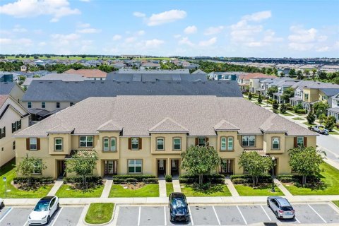 Touwnhouse à vendre à Kissimmee, Floride: 5 chambres, 212.1 m2 № 2437189 - photo 2