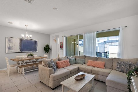 Touwnhouse à vendre à Kissimmee, Floride: 5 chambres, 212.1 m2 № 2437189 - photo 7