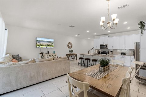 Touwnhouse à vendre à Kissimmee, Floride: 5 chambres, 212.1 m2 № 2437189 - photo 10