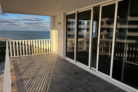 Снять в аренду кондоминиум в Ки-Бискейн, Флорида 2 спальни, 125.42м2, № 2082397 - фото 3