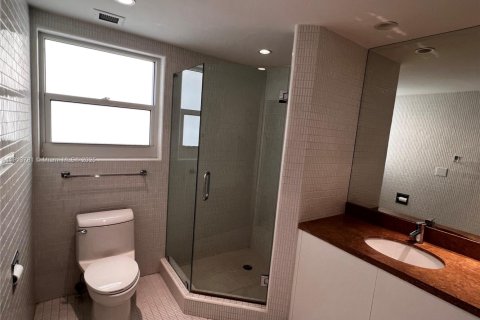 Снять в аренду кондоминиум в Ки-Бискейн, Флорида 2 спальни, 125.42м2, № 2082397 - фото 11