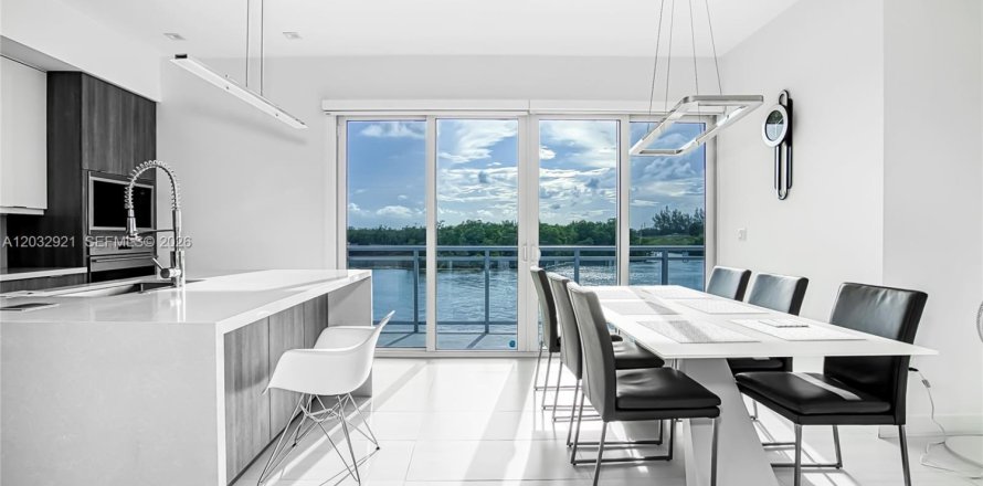 Condominio en Hollywood, Florida, 3 dormitorios  № 2077825
