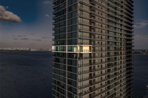 Condo à Miami, Floride, 3 chambres  № 2066237