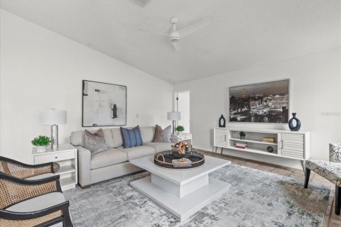 House in Tampa, Florida 3 bedrooms, 148.27 sq.m. № 1904080 - photo 16