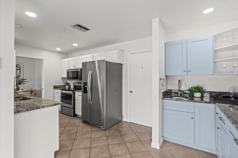 House in Tampa, Florida 3 bedrooms, 148.27 sq.m. № 1904080 - photo 29