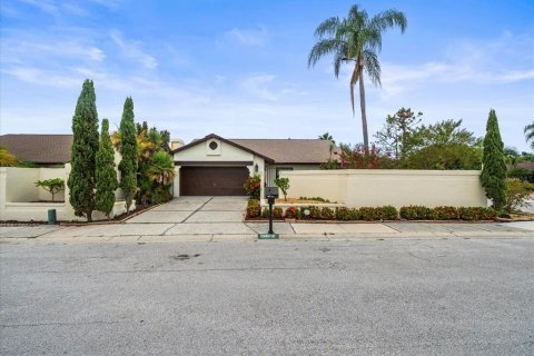 House in Tampa, Florida 3 bedrooms, 148.27 sq.m. № 1904080 - photo 1