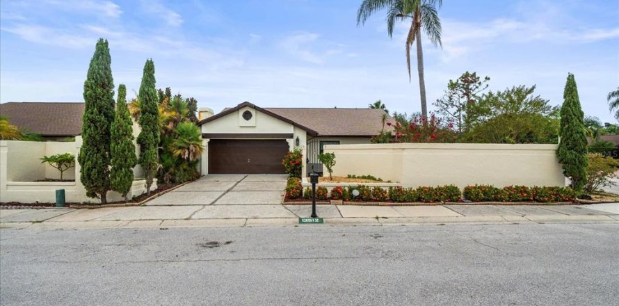 House in Tampa, Florida 3 bedrooms, 148.27 sq.m. № 1904080