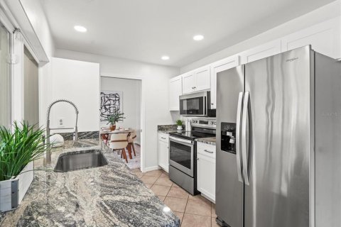 House in Tampa, Florida 3 bedrooms, 148.27 sq.m. № 1904080 - photo 24