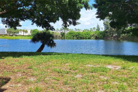 Copropriété à louer à Lauderhill, Floride: 1 chambre, 92.9 m2 № 1823643 - photo 6