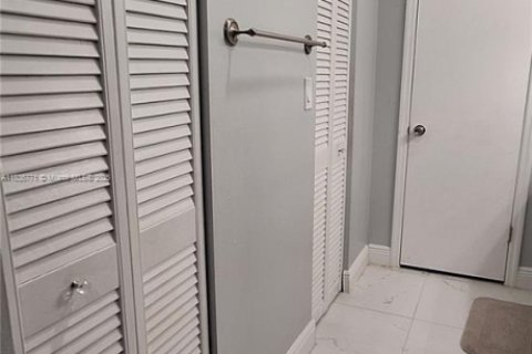 Copropriété à louer à Lauderhill, Floride: 1 chambre, 92.9 m2 № 1823643 - photo 16