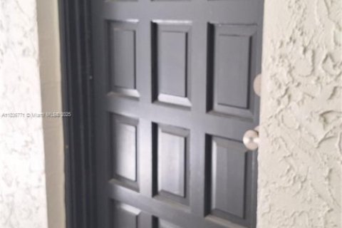 Copropriété à louer à Lauderhill, Floride: 1 chambre, 92.9 m2 № 1823643 - photo 3