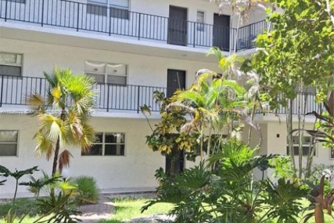 Copropriété à louer à Lauderhill, Floride: 1 chambre, 92.9 m2 № 1823643 - photo 8