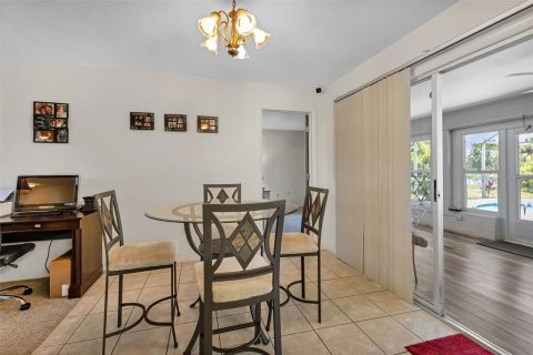 Casa en venta en Port Charlotte, Florida, 3 dormitorios, 127.55 m2 № 1913179 - foto 5