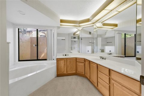 Condo in Orlando, Florida, 2 bedrooms  № 1843971 - photo 14