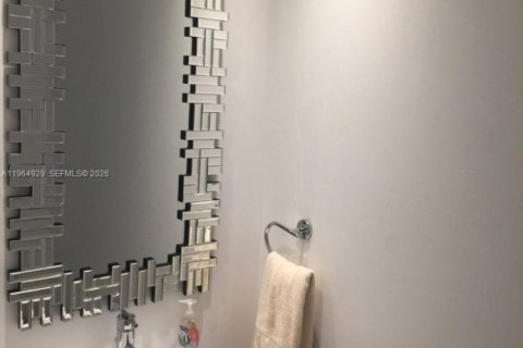 Condominio en alquiler en Sunny Isles Beach, Florida, 1 dormitorio, 84.91 m2 № 2026333 - foto 2