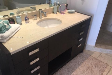 Condominio en Sunny Isles Beach, Florida, 1 dormitorio  № 2026333