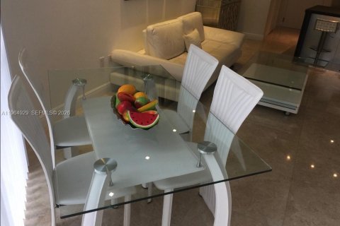 Condominio en alquiler en Sunny Isles Beach, Florida, 1 dormitorio, 84.91 m2 № 2026333 - foto 8