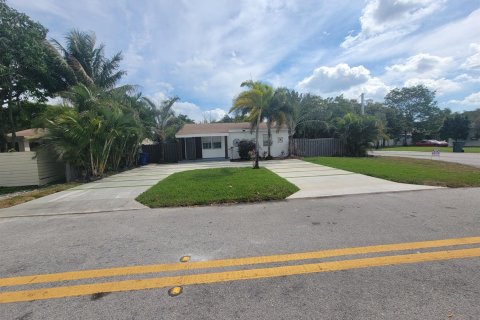 Villa ou maison à vendre à Fort Lauderdale, Floride: 3 chambres, 114.46 m2 № 2146378 - photo 2