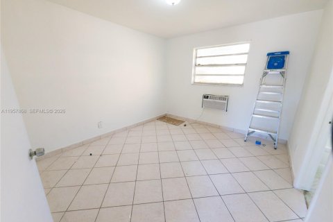 Apartamento en alquiler en Miami, Florida, 1 dormitorio, 46.45 m2 № 2011691 - foto 4