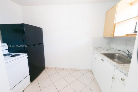 Apartamento en alquiler en Miami, Florida, 1 dormitorio, 46.45 m2 № 2011691 - foto 2