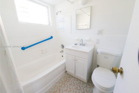 Apartamento en alquiler en Miami, Florida, 1 dormitorio, 46.45 m2 № 2011691 - foto 5