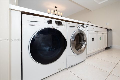 Touwnhouse à louer à Miami, Floride: 3 chambres, 147.9 m2 № 1998263 - photo 13